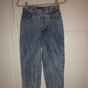 Vintage high-waisted mom jeans